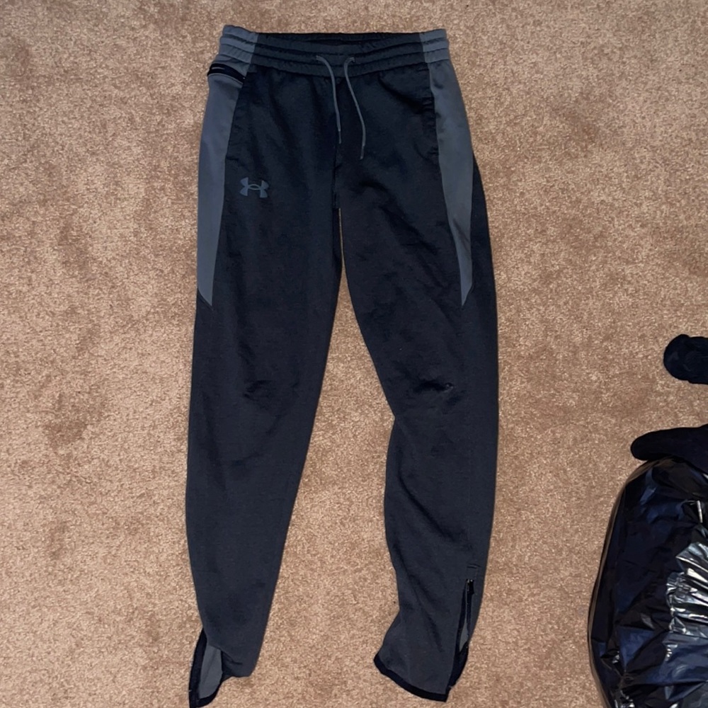 Under Armour Sweatpants for kids, size large, dark gray.